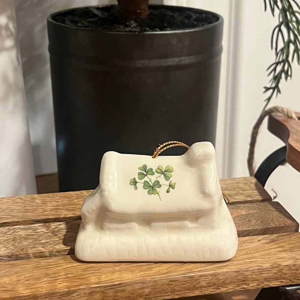Royal Tara Fine Ireland Clover Cottage Porcelain